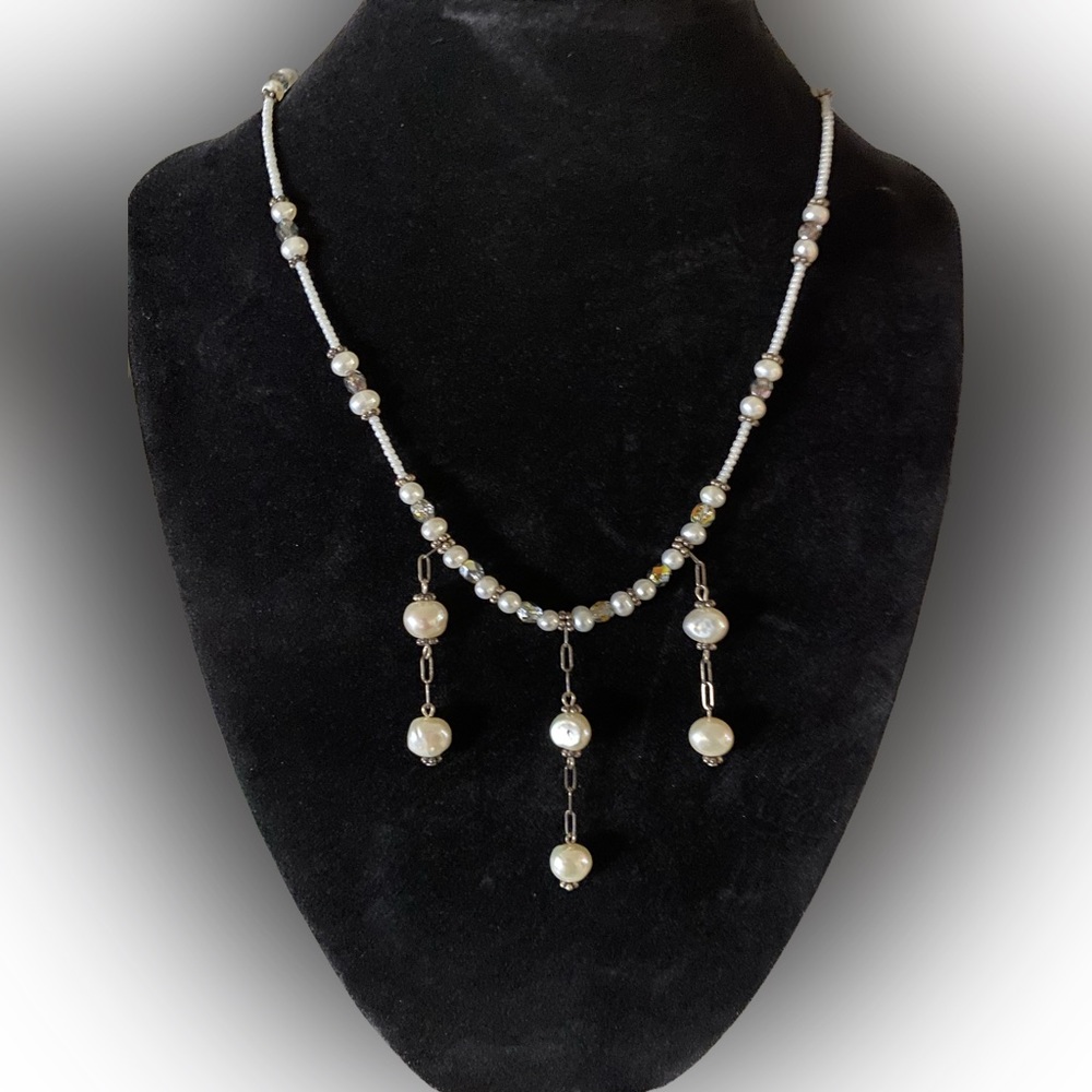 Freshwater pearl necklace with delicate beading, so pretty!! New condition. 😊